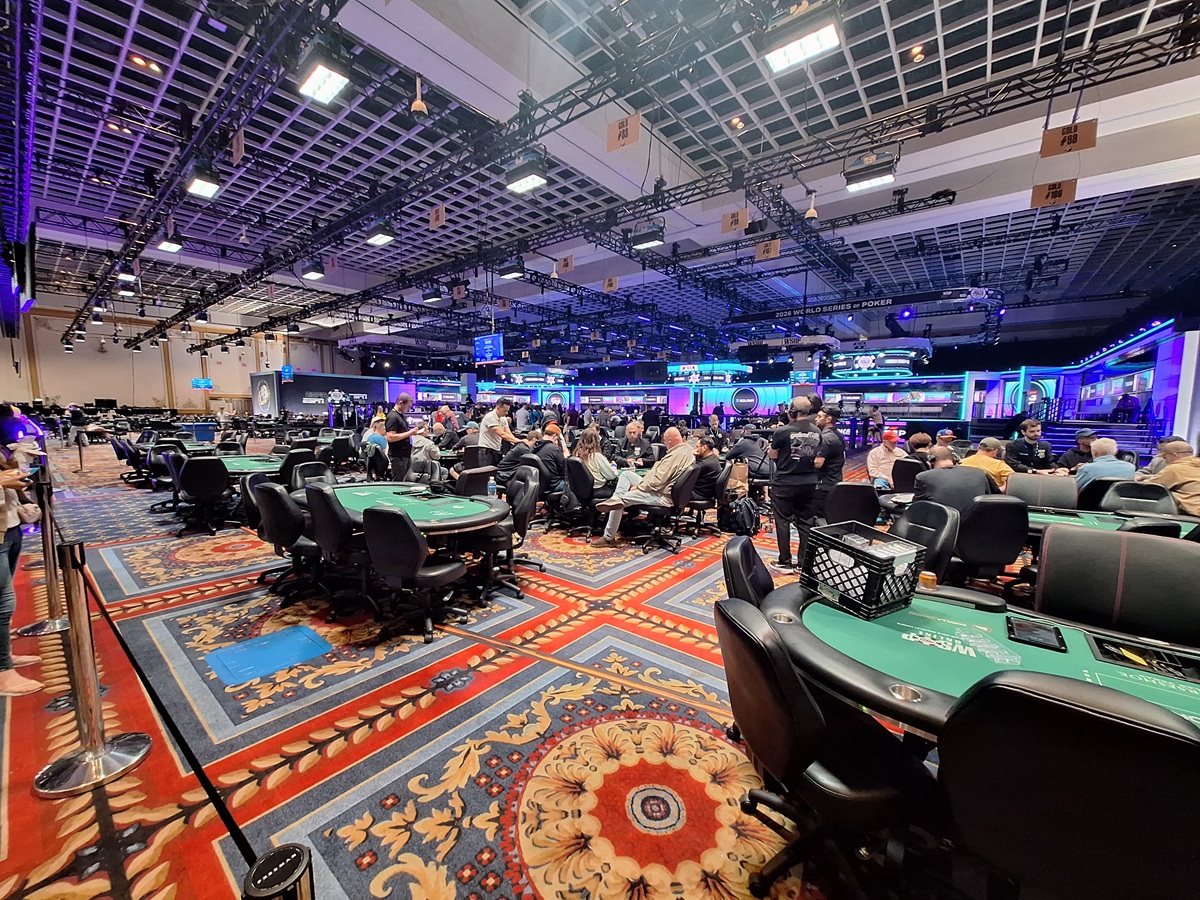 A wide view of the WSOP poker room during the $10,000 Stud H/L Championship